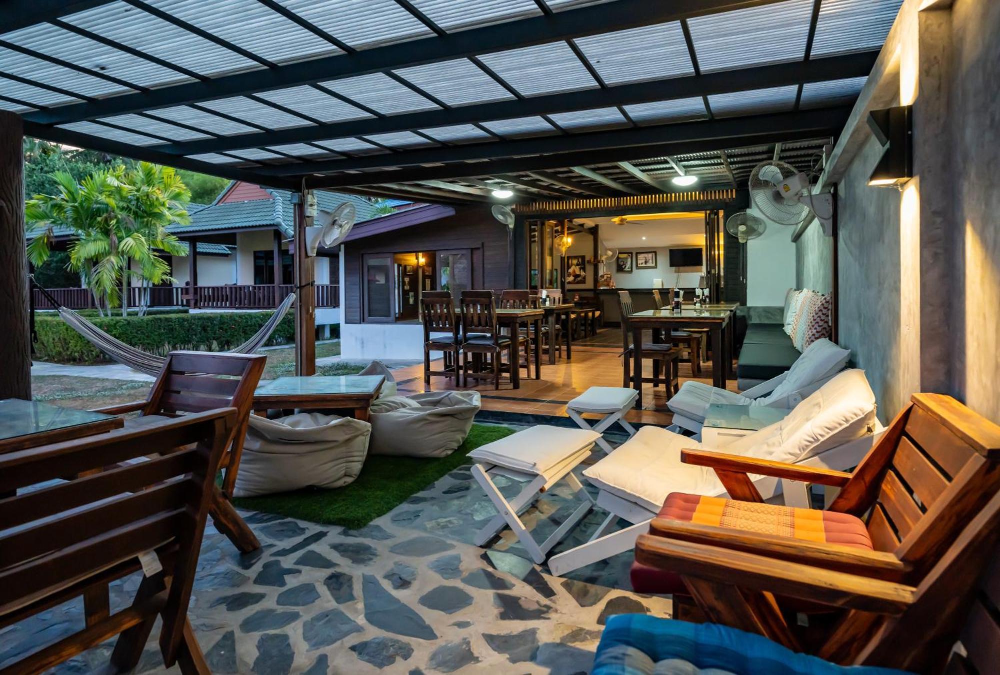 Phatcharee Resort Ban Tai Exterior foto