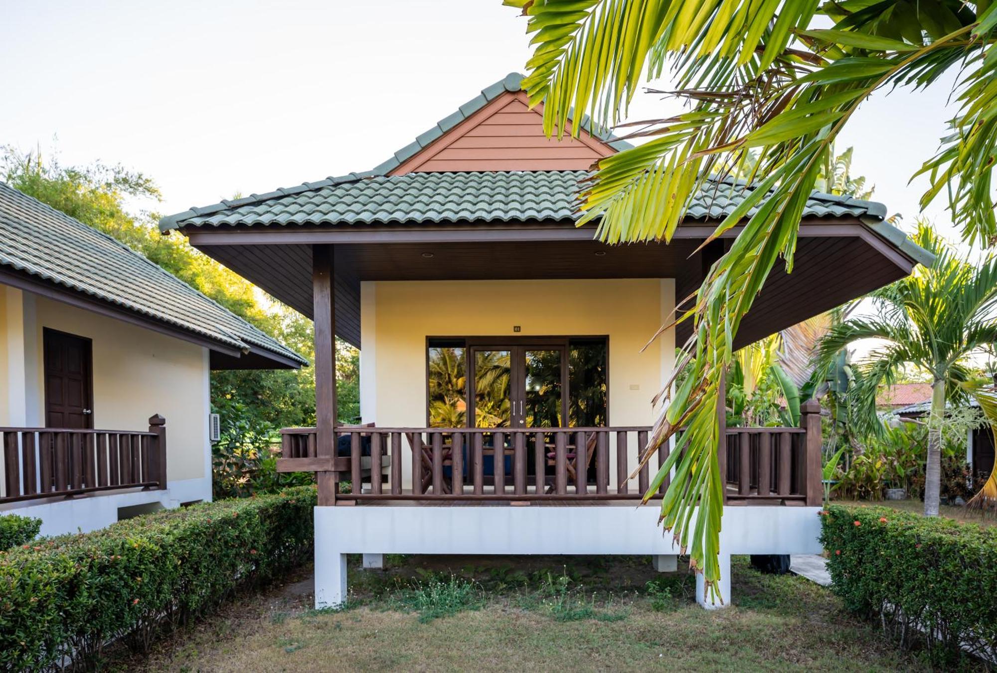 Phatcharee Resort Ban Tai Exterior foto
