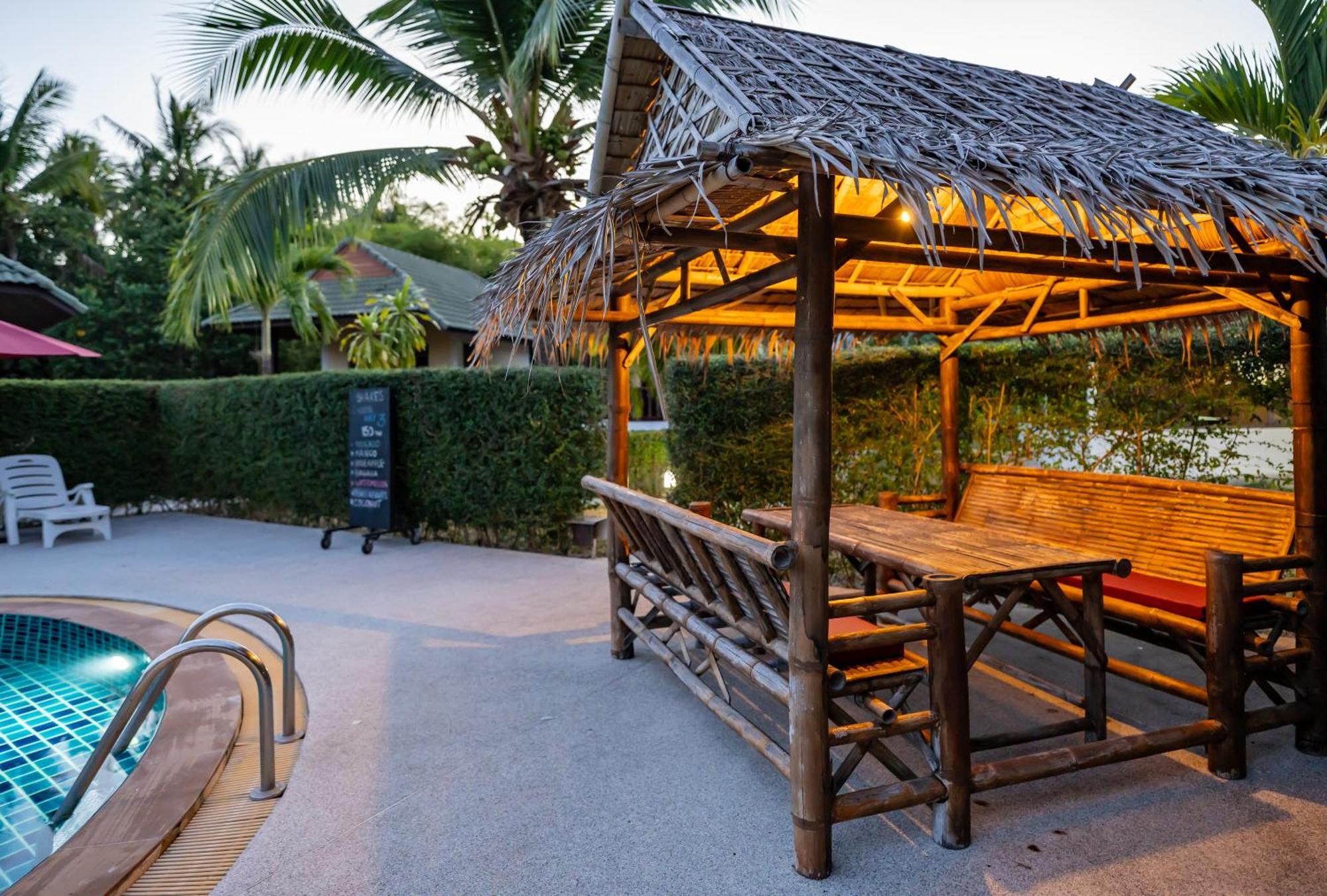 Phatcharee Resort Ban Tai Exterior foto