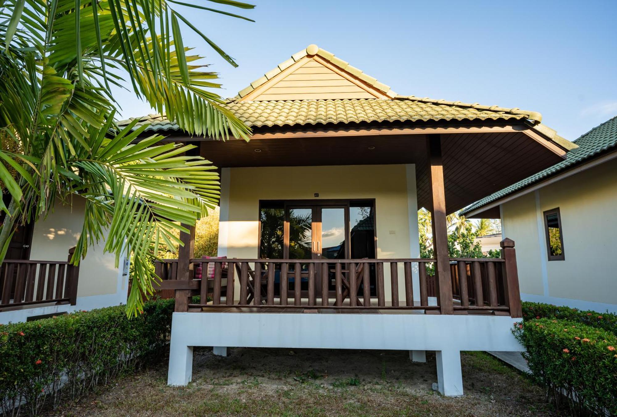 Phatcharee Resort Ban Tai Exterior foto