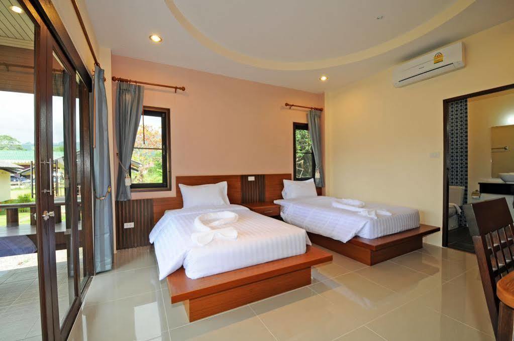 Phatcharee Resort Ban Tai Exterior foto